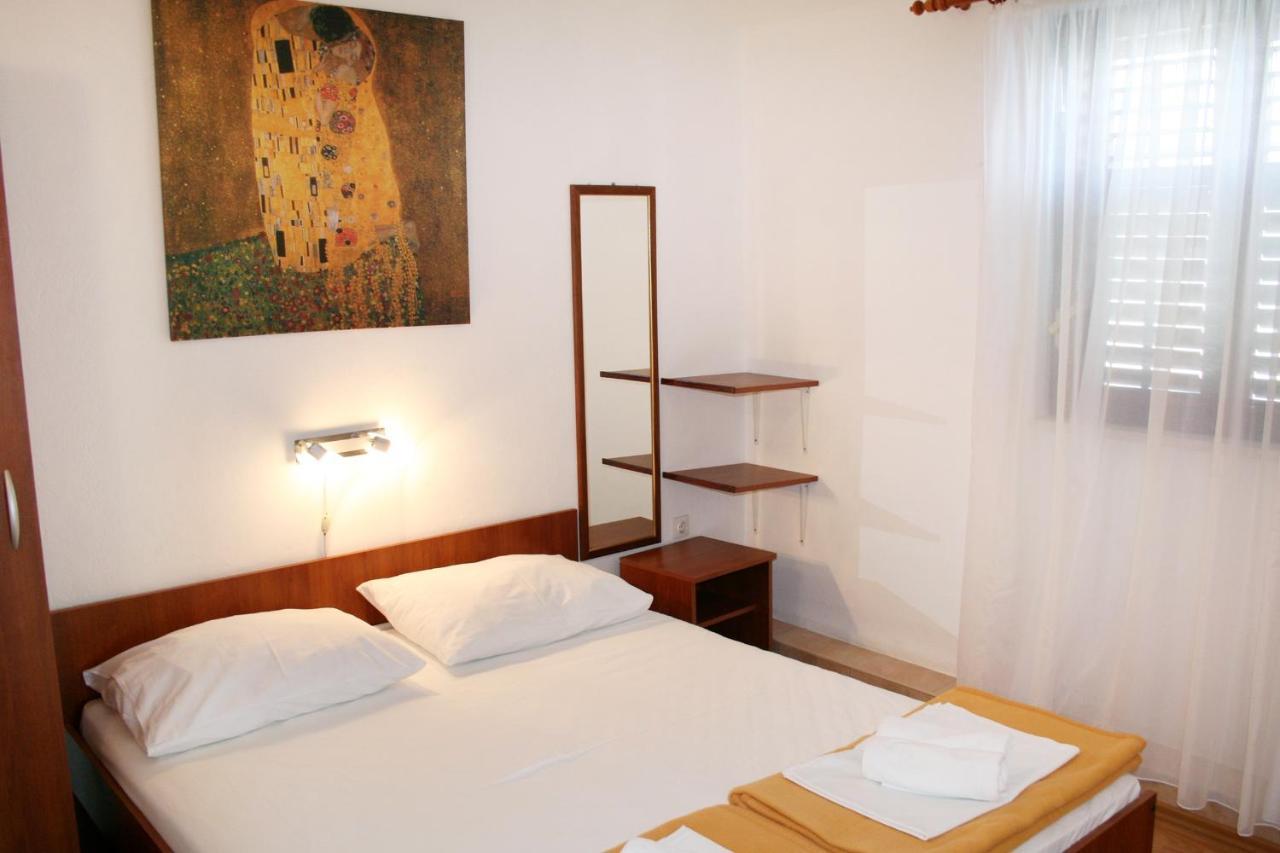 Apartments By The Sea Pisak, Omis - 1014 מראה חיצוני תמונה