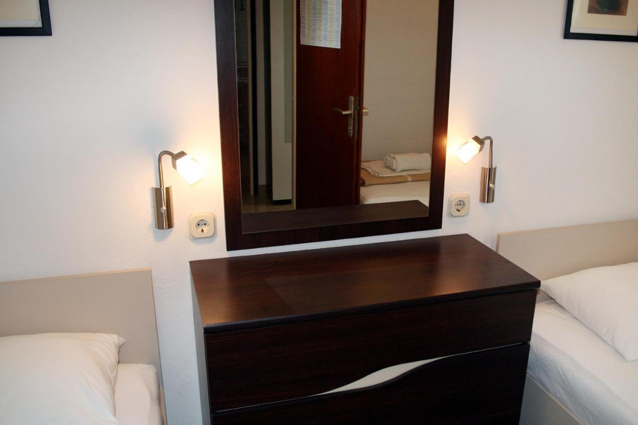 Apartments By The Sea Pisak, Omis - 1014 מראה חיצוני תמונה