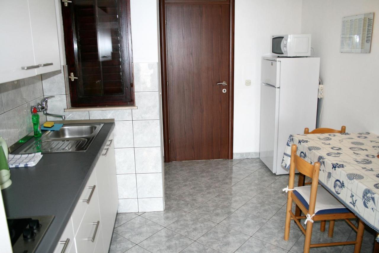 Apartments By The Sea Pisak, Omis - 1014 מראה חיצוני תמונה