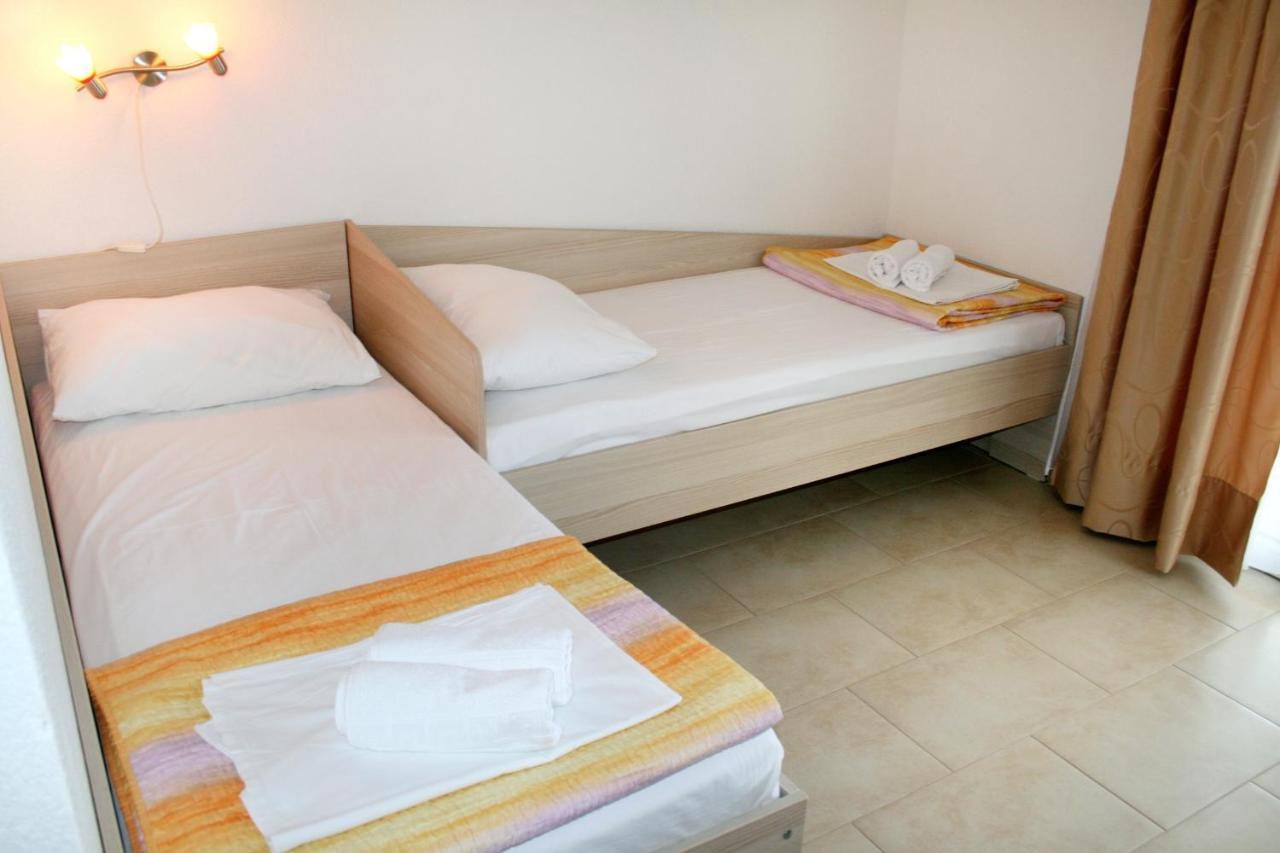 Apartments By The Sea Pisak, Omis - 1014 מראה חיצוני תמונה