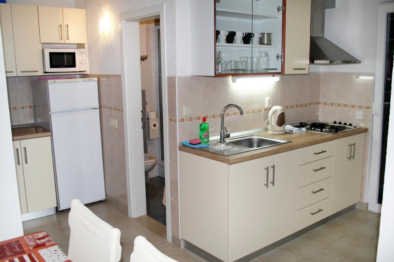 Apartments By The Sea Pisak, Omis - 1014 מראה חיצוני תמונה