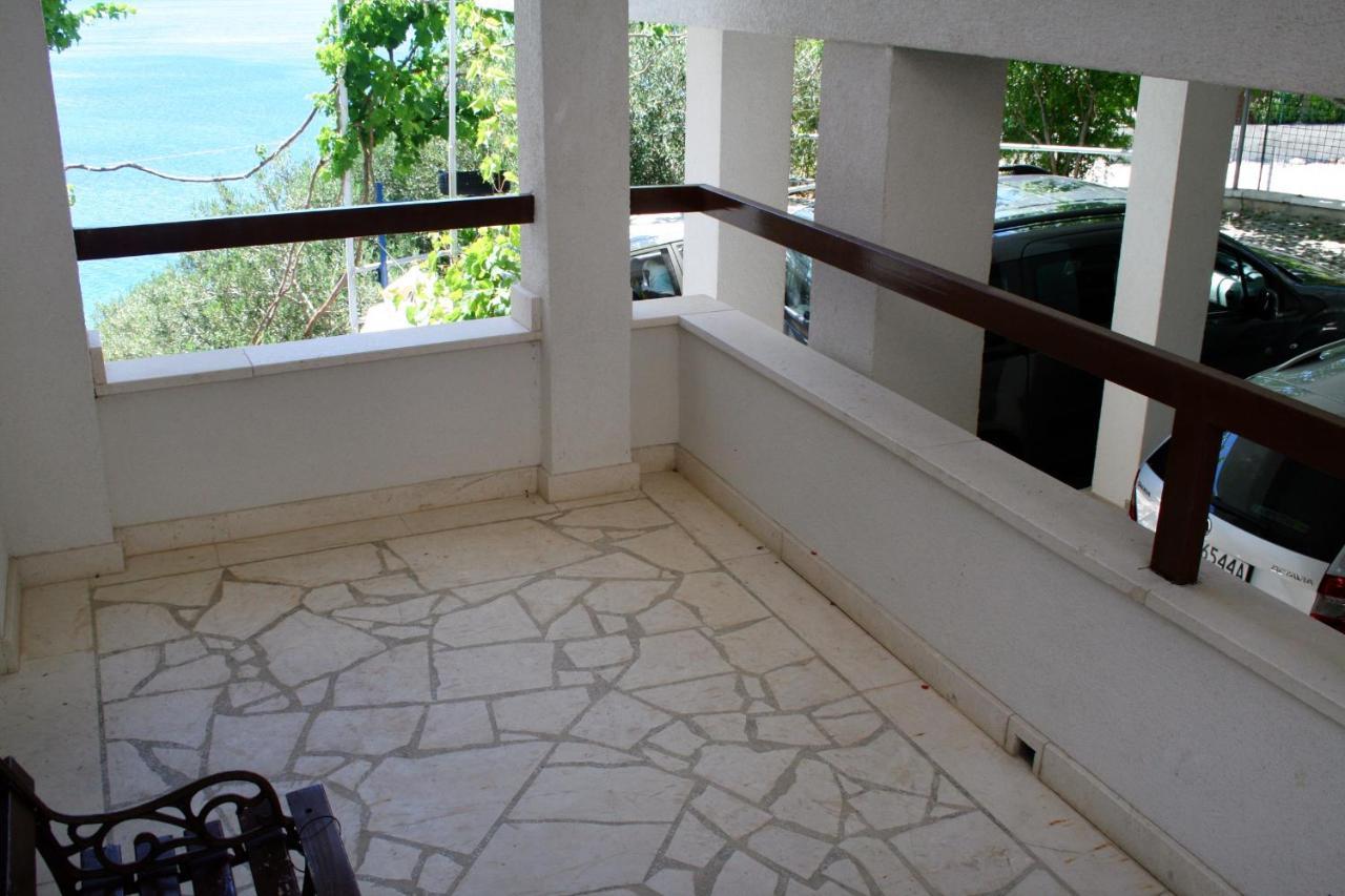 Apartments By The Sea Pisak, Omis - 1014 מראה חיצוני תמונה