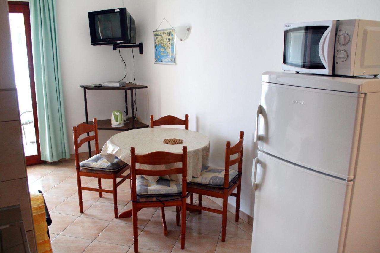 Apartments By The Sea Pisak, Omis - 1014 מראה חיצוני תמונה