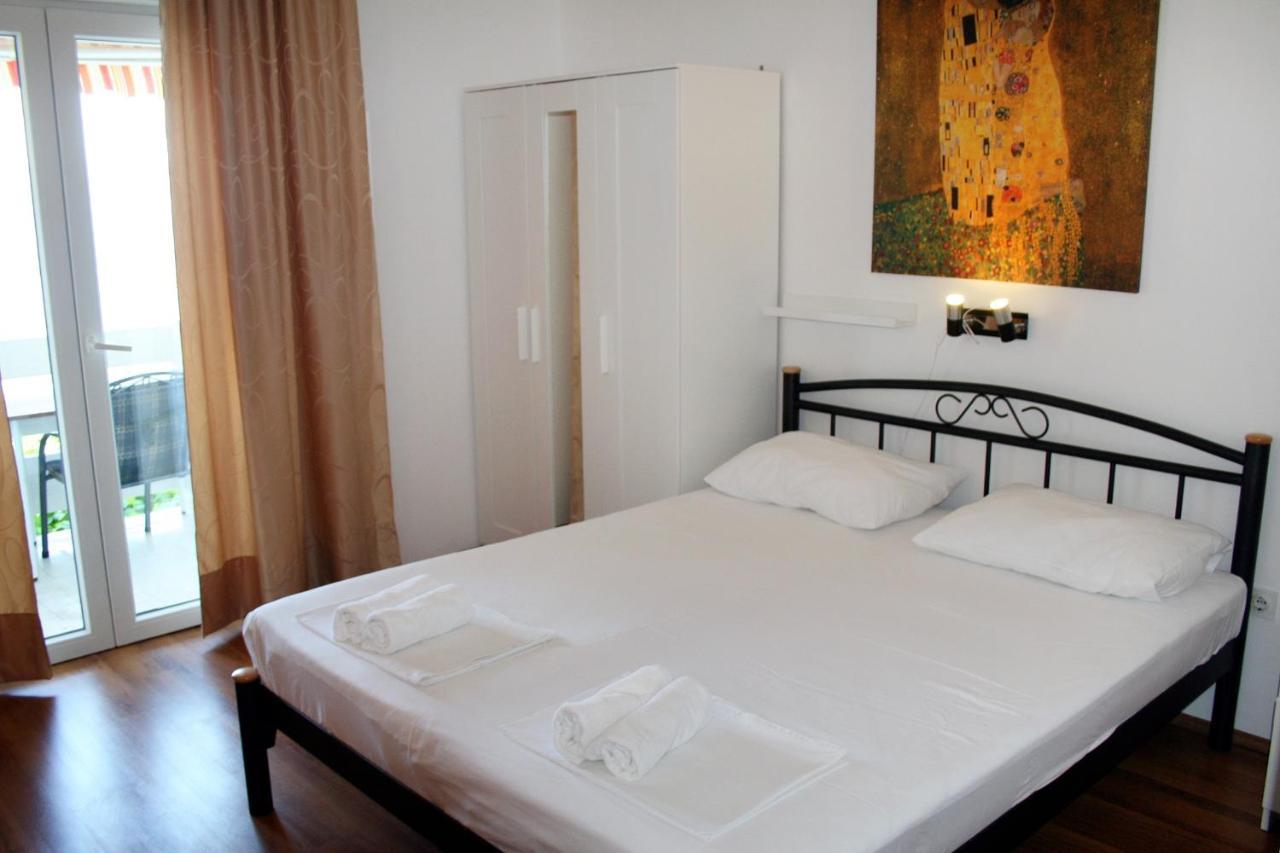 Apartments By The Sea Pisak, Omis - 1014 מראה חיצוני תמונה